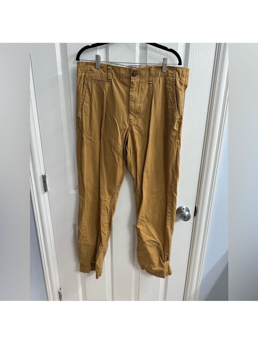 American Eagle - Original Straight Khaki - 34” x 32” Excellent Condition